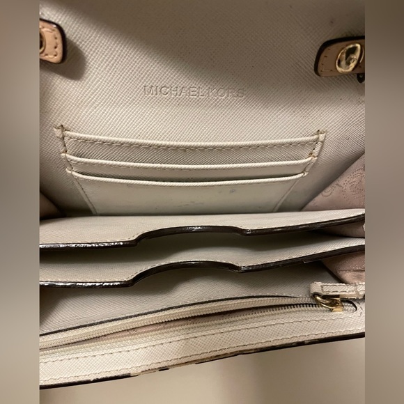 ✨ Michael Kors Crossbody 👛 - Picture 10 of 14